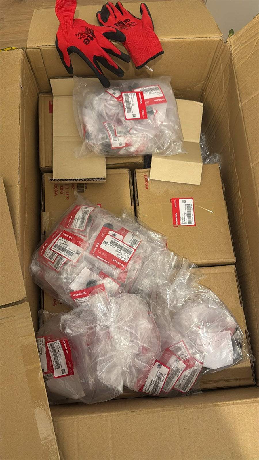 Arrivage de pièces Honda OEM à l'atelier