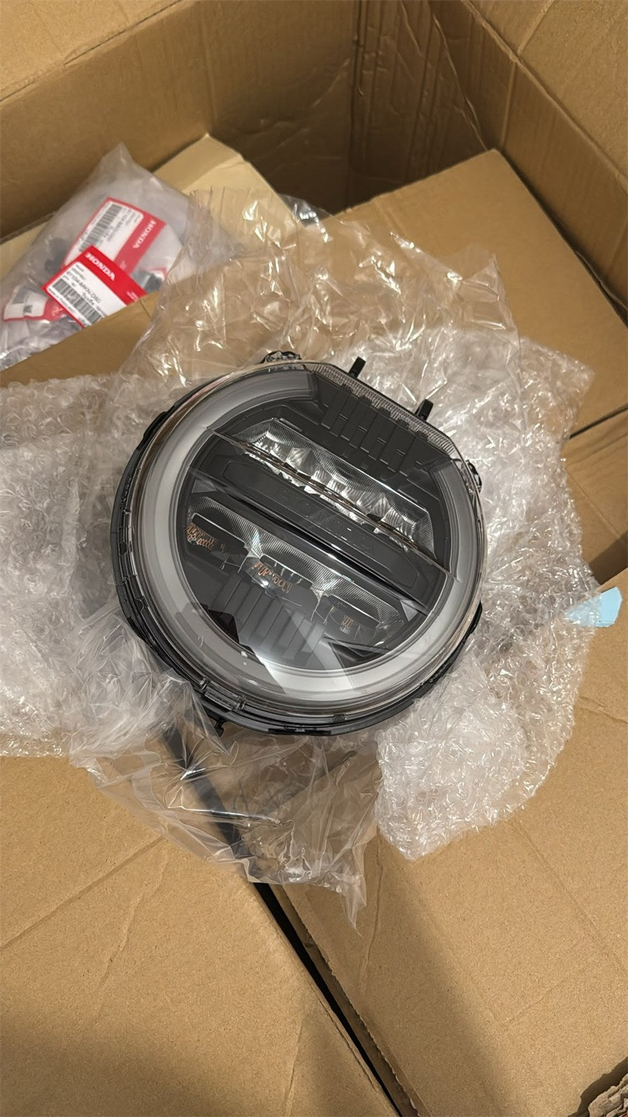 Phare LED CB650R neuf à la réception