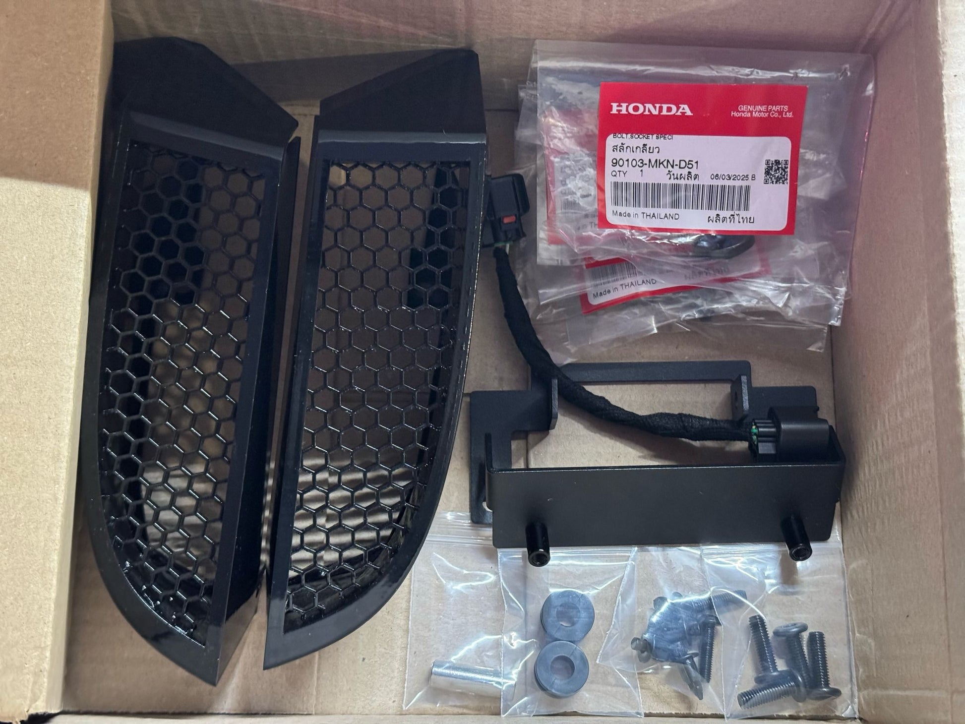 Neoretro CB750 Hornet round headlight conversion kit