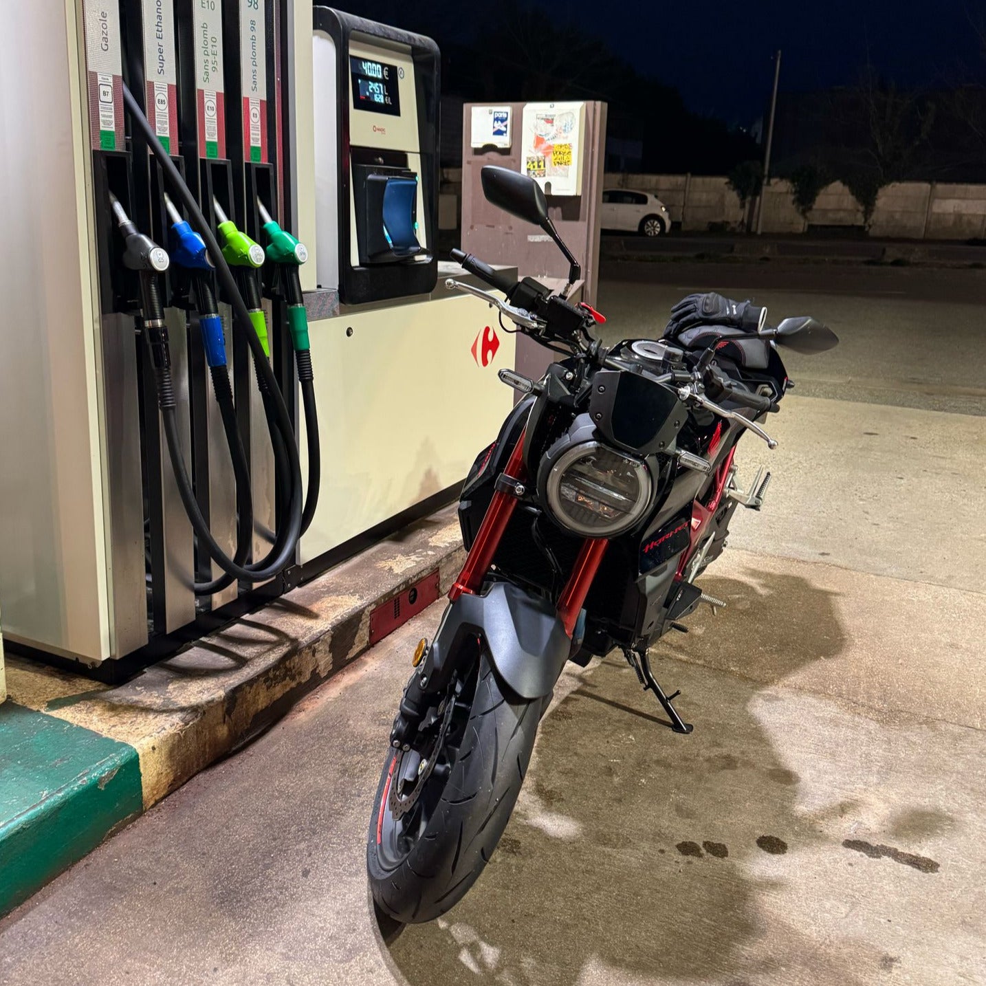 Neoretro CB750 Hornet round headlight conversion kit